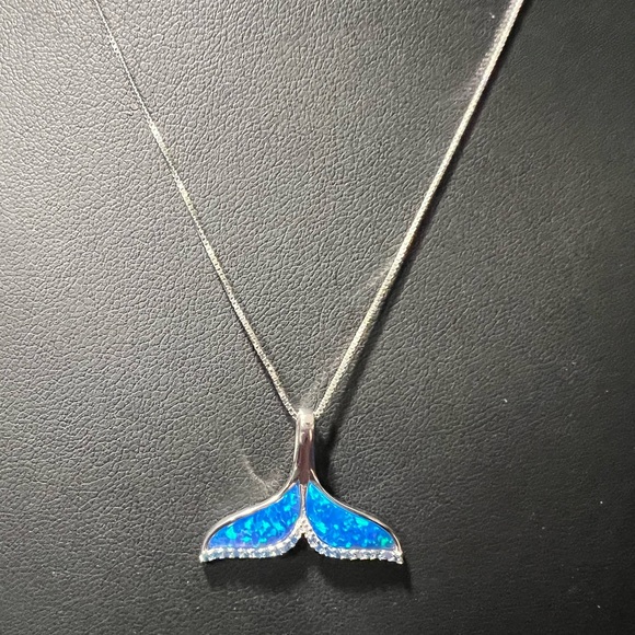 Sterling silver whale tail necklace - Picture 2 of 9